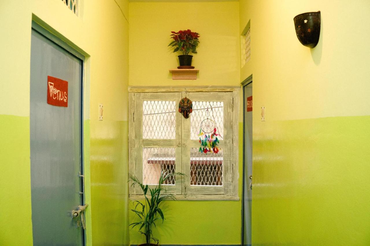 Good Vibes Hostel Варанасі Екстер'єр фото